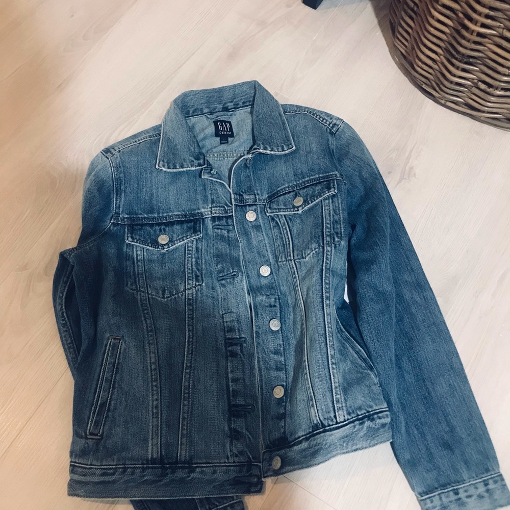 🤍NWT Gap Denim Jacket🤍